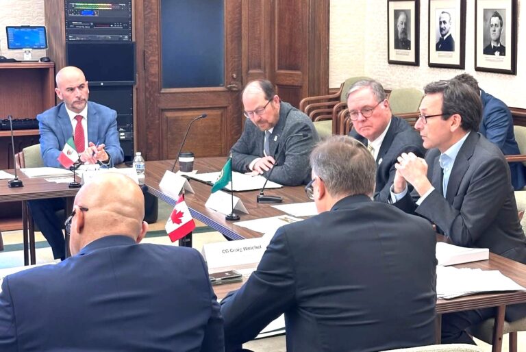 Consul de México Víctor Hugo López Ortega participa en reunión del Tratado de libre Comercio T-MEC 2026 junto con el Gobernador Bob Ferguson