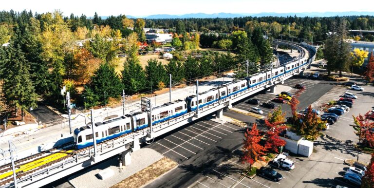 El Tren Ligero que Conectará Bellevue con Seattle se Inaugura el 28 de Marzo